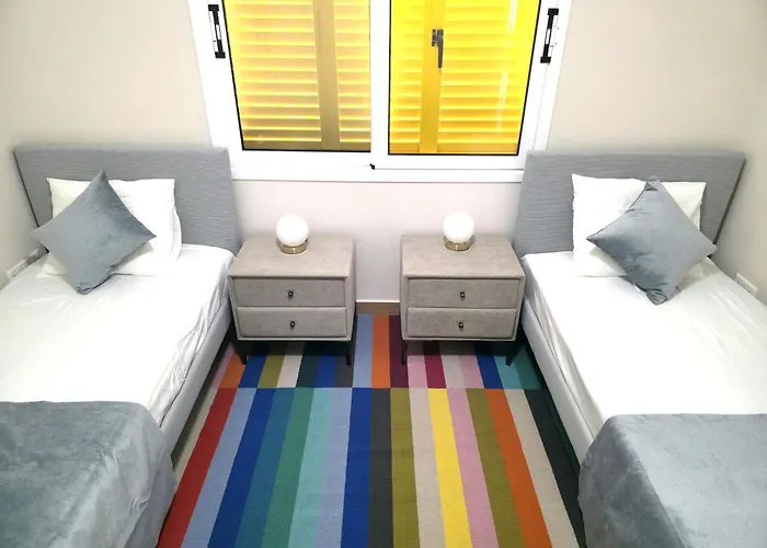 아파트 H&o Solmare By The Sea 파포스