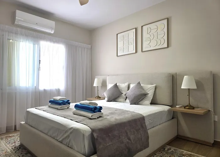 아파트 H&o Solmare By The Sea 파포스